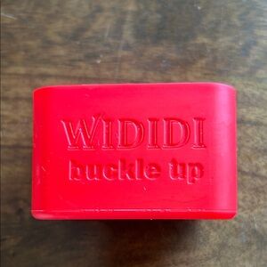 Wididi Buckle Up - Seat Belt Buckle Holder - Car Seatbelt Guard - Silicone